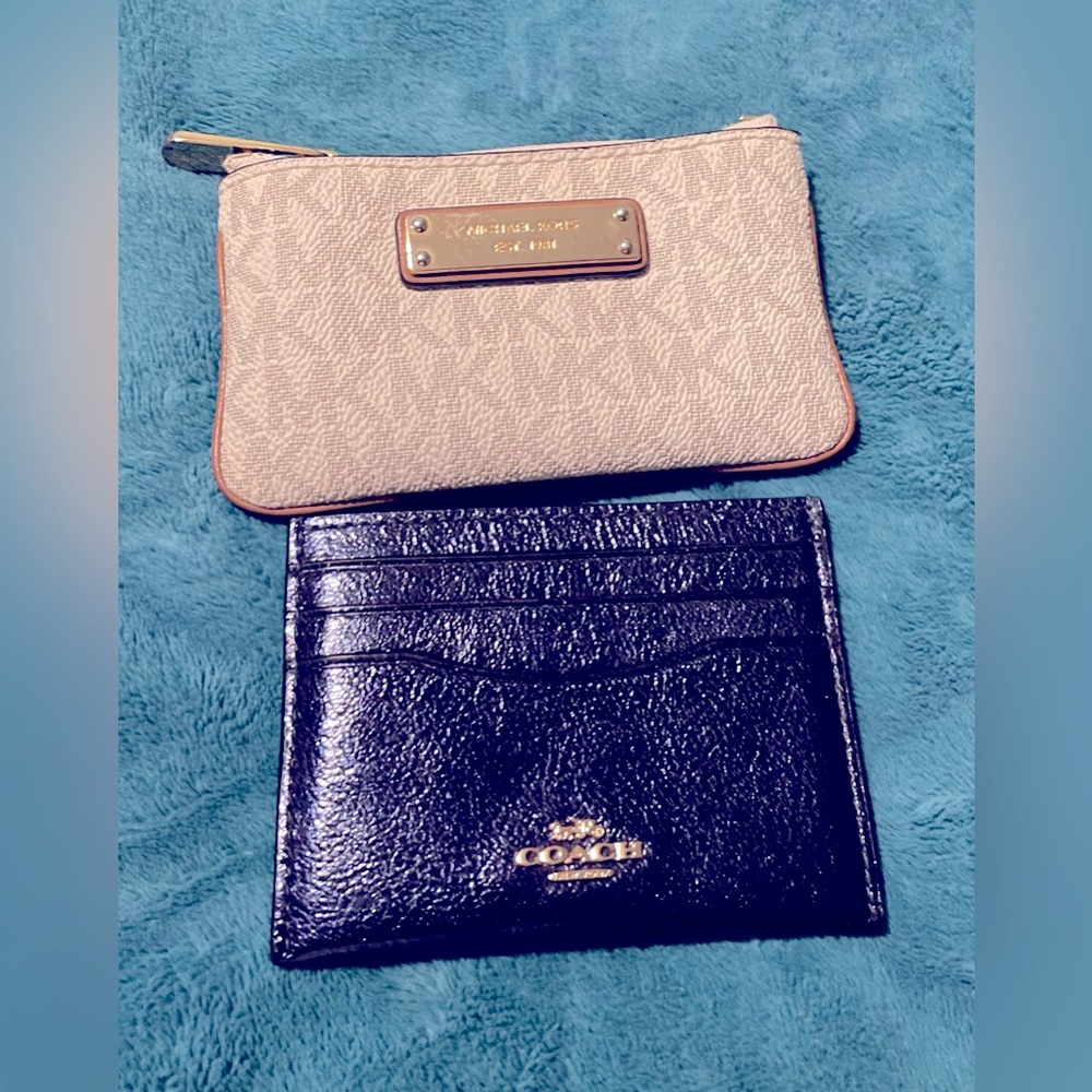 COACH - Essential Card Case (Metalic Blue)
Michael Kors - Coin Pouch (Vanilla)